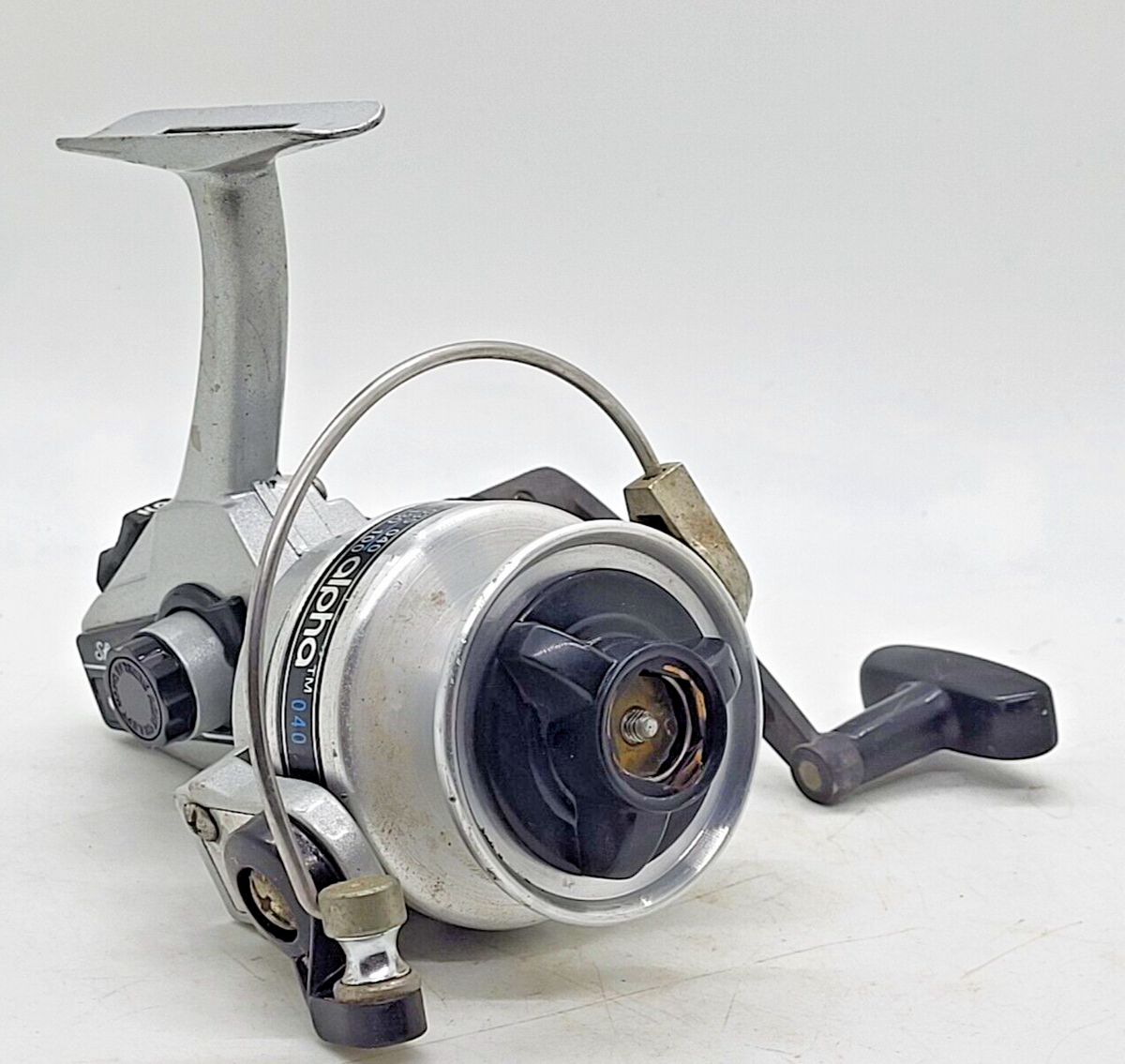 Shakespeare Alpha 040 2100B Series Spinning Fishing Reel Silver