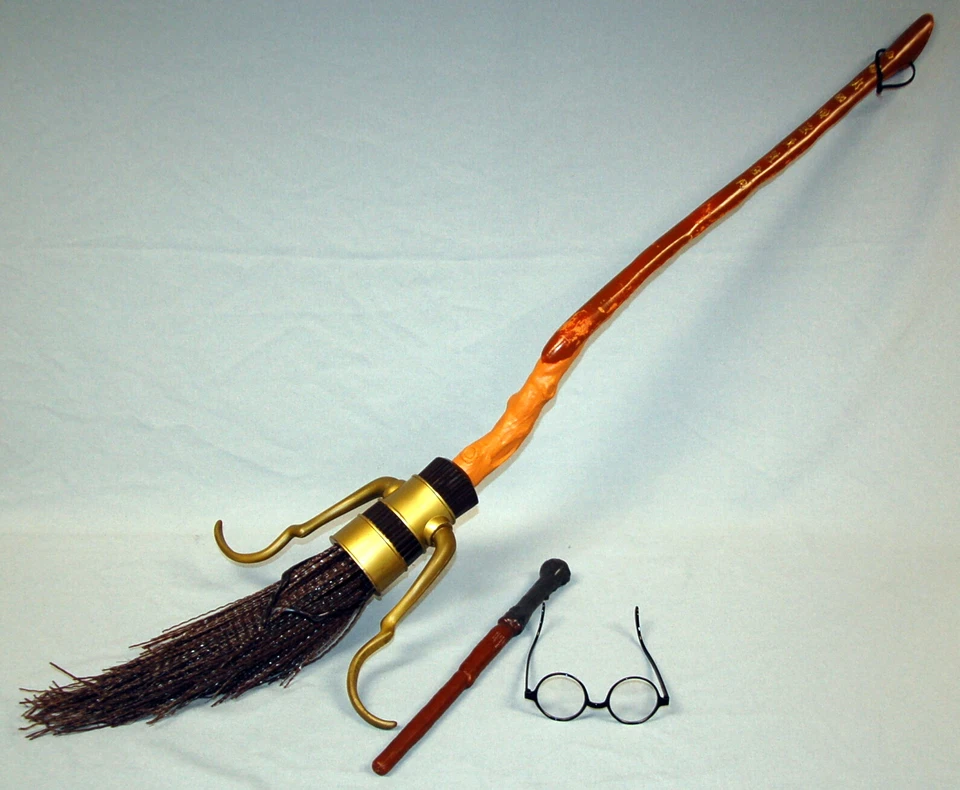 Acessórios de fantasia HARRY POTTER ~ Halloween ~ Óculos, varinha, 48" BROOM ~ MUITO BOM ESTADO - Imagem 4 de 4