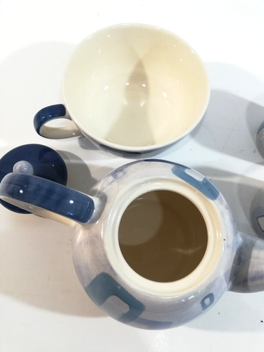 Tetera en taza Hues & Brews Dodge & Son y 2 tazas pequeñas en muy buen estado - Imagen 3 de 12