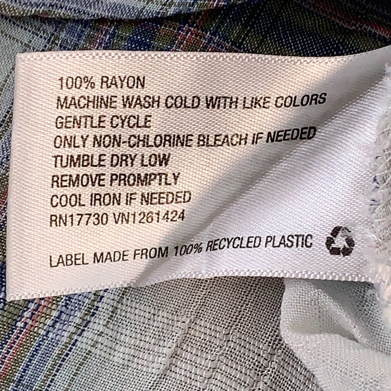 Universal Thread Women's Small Gray Plaid Short S… - image 4