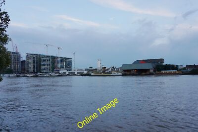 Foto 6x4 Müllanlage bei Nine Elms Westminster Es gibt einen Steg zu einem c2014