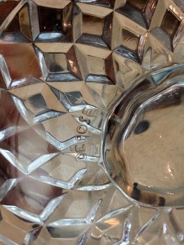 Baccarat. · Sucrier ovale en cristal massif – modèle « Diamants Carrés » – 1920. - Photo 6/12