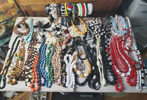 7 Lb Costume Jewelry Plastic / Bakelite /Lucite Necklaces, 68 Piece Lot. Look
