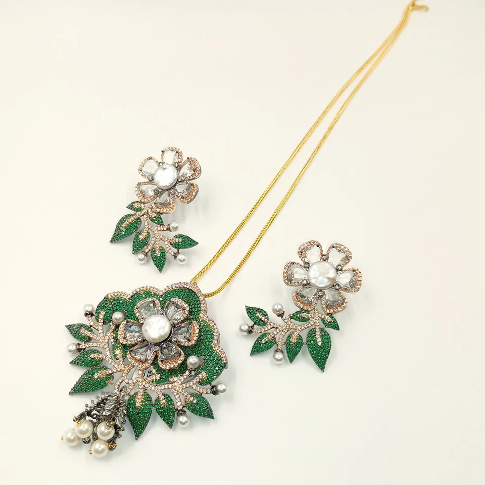 Esmeralda y Perla - Juego de Colgantes Victorianos Hoja Circonita, Joyería Vintage Estilo Victoriano Foto 2 de 4