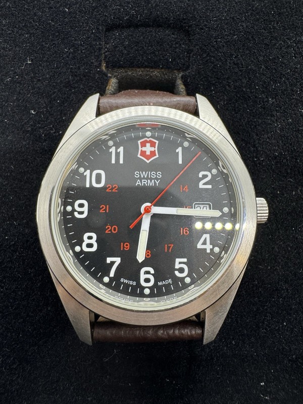 Victorinox Swiss Watch Mens 241083 Black Brown Leather Needs Battery DN139