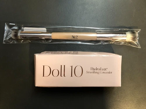 Doll 10 HydraLux Smoothing Concealer LIGHT .20 fl oz + Eyeshadow/Makeup Brush #2