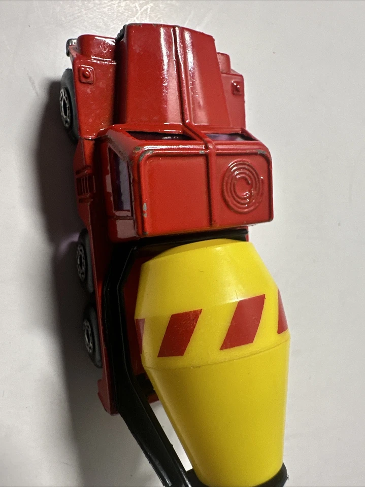 Matchbox Superfast Cement Truck No 19 Red Vintage 1976 Lesney England - Image 2 of 4