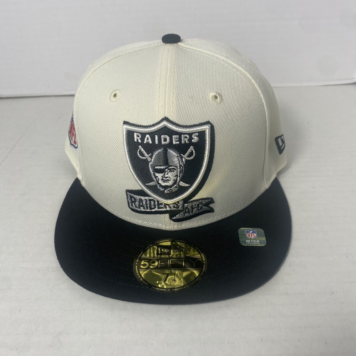 On Field NFL Raiders New Era 2022 Sideline 59FIFTY Fitted Hat Cream Black  1/4