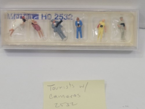Figuras pintadas de turistas escala Merten Ho con cámaras 2532 | Zustand: Used