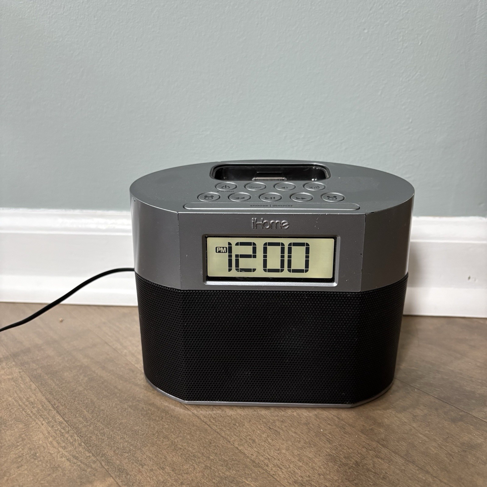 IHome IP23 Dual Alarm Clock Charging Dock for Apple Iphone Ipod