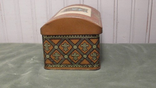 Baule superiore a cupola in latta vintage a forma di - Foto 4 di 12
