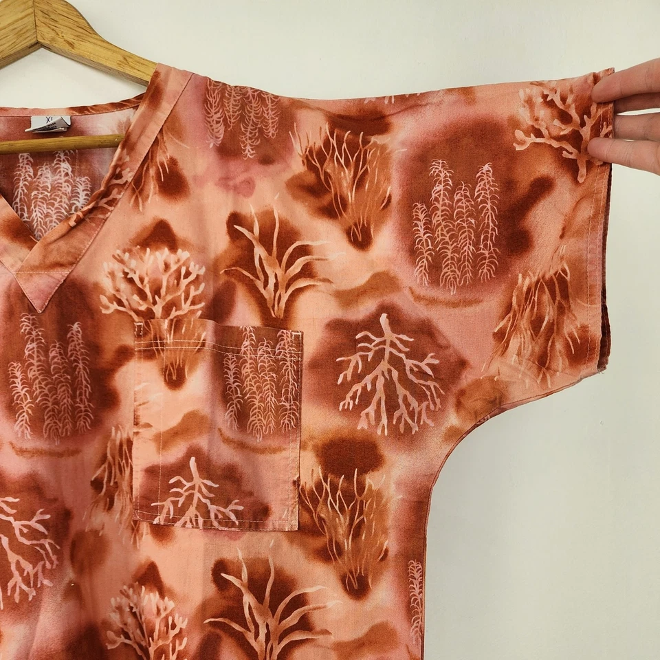 Vtg SCRUBS Coral Reef Print V-Neck Nurse Top Size XL 100% Cotton Medical Uniform - Image 4 of 4