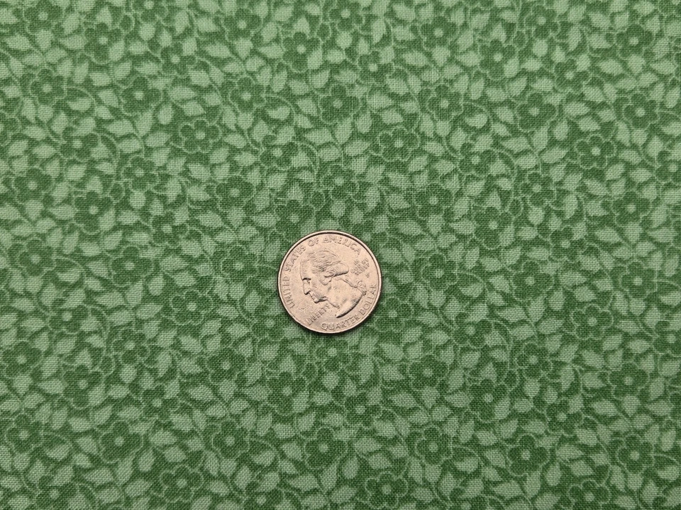 COTTAGE ROMANCE Pequeño Floral Verde, Maywood Studio Tela de Algodón CUARTO GRASO Foto 4 de 4