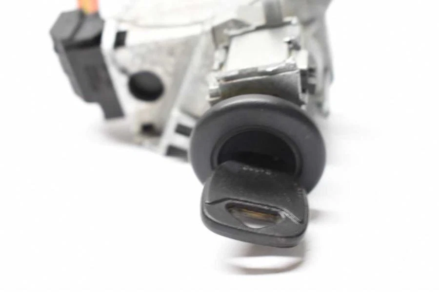 03-06 Conjunto de interruptor de cilindro de encendido de columna electrónica Silverado con llave H4M25 Foto 2 de 4