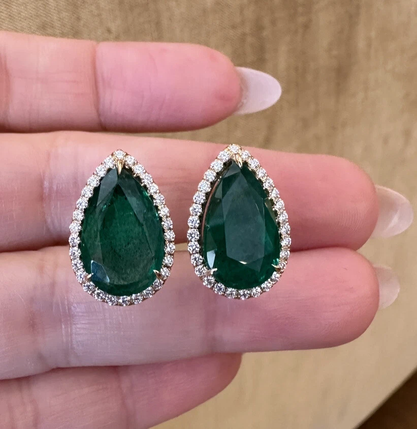 Pendientes de diamantes con halo de esmeralda de pera GIA de oro amarillo de 18 k de 10,77 quilates - HM2495SA