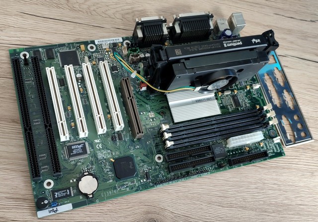 Intel SE440BX2 SE440BX-2 720940-214 SLOT1 P2 440BX 2xISA Industrial Motherboard