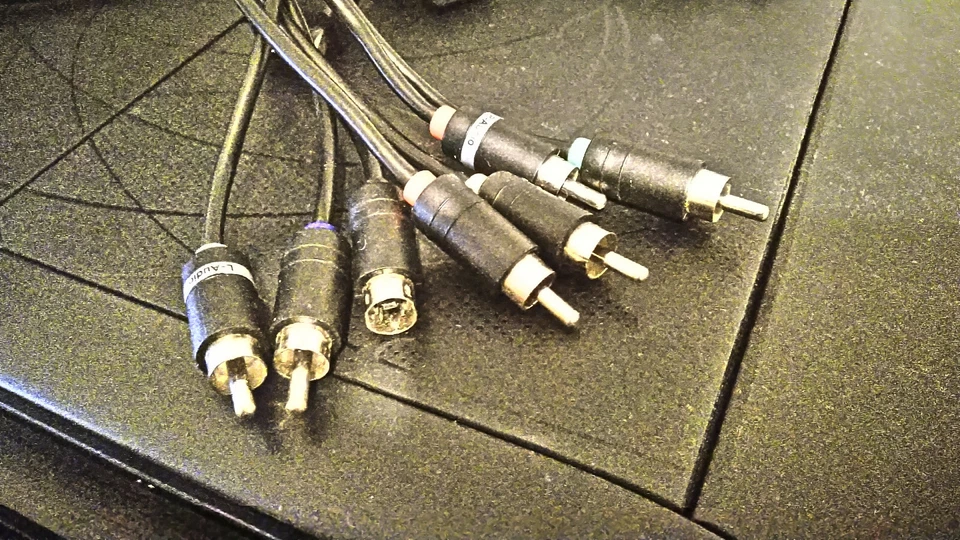 Universal AV/S-Video Component Cable for the XBox 360/PS3/Wii - Image 3 of 4