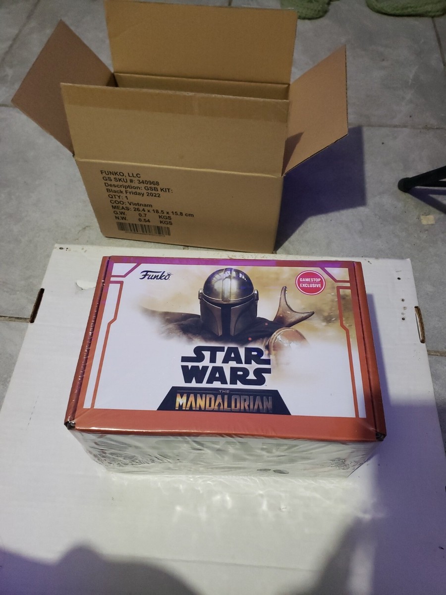Coffret Funko Pop Star Wars : The Mandalorian – édition Limitée GameStop, 2 Figurines Mystères + Porte-clés + Broche + 4 Patches