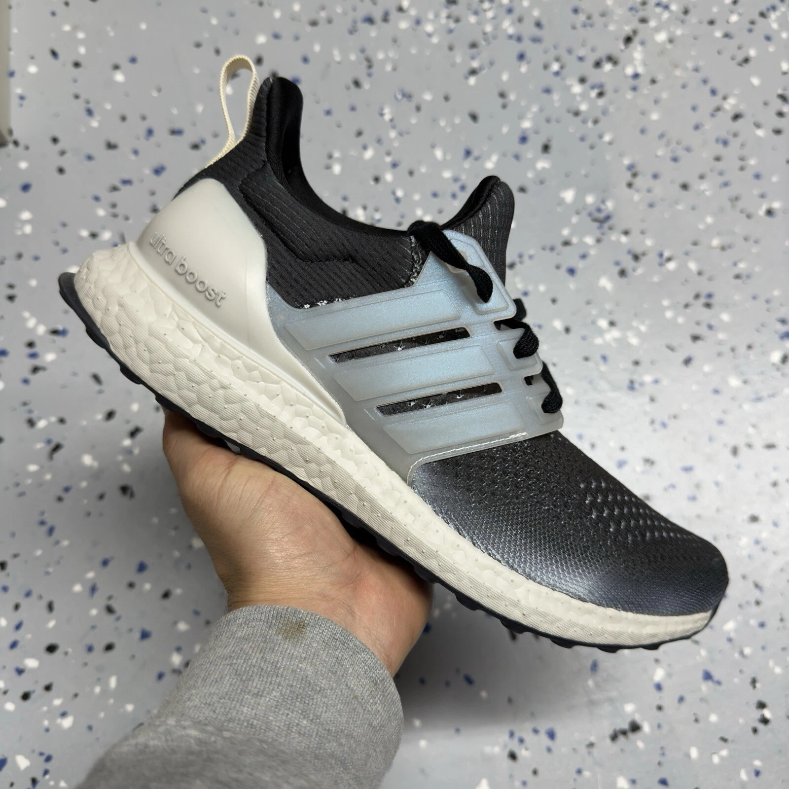 Size 7.5 Men   Adidas UltraBoost 1.0 Black Blue Halo