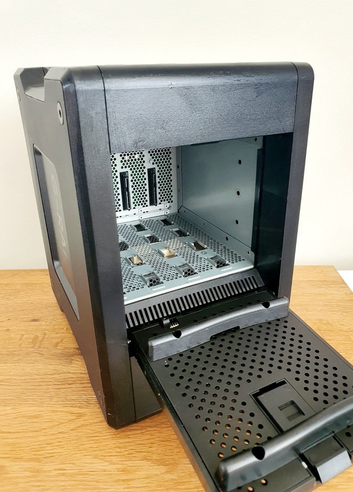 SanDisk Professional G-RAID SHUTTLE 4 Disk Array Desktop Black Hard ...