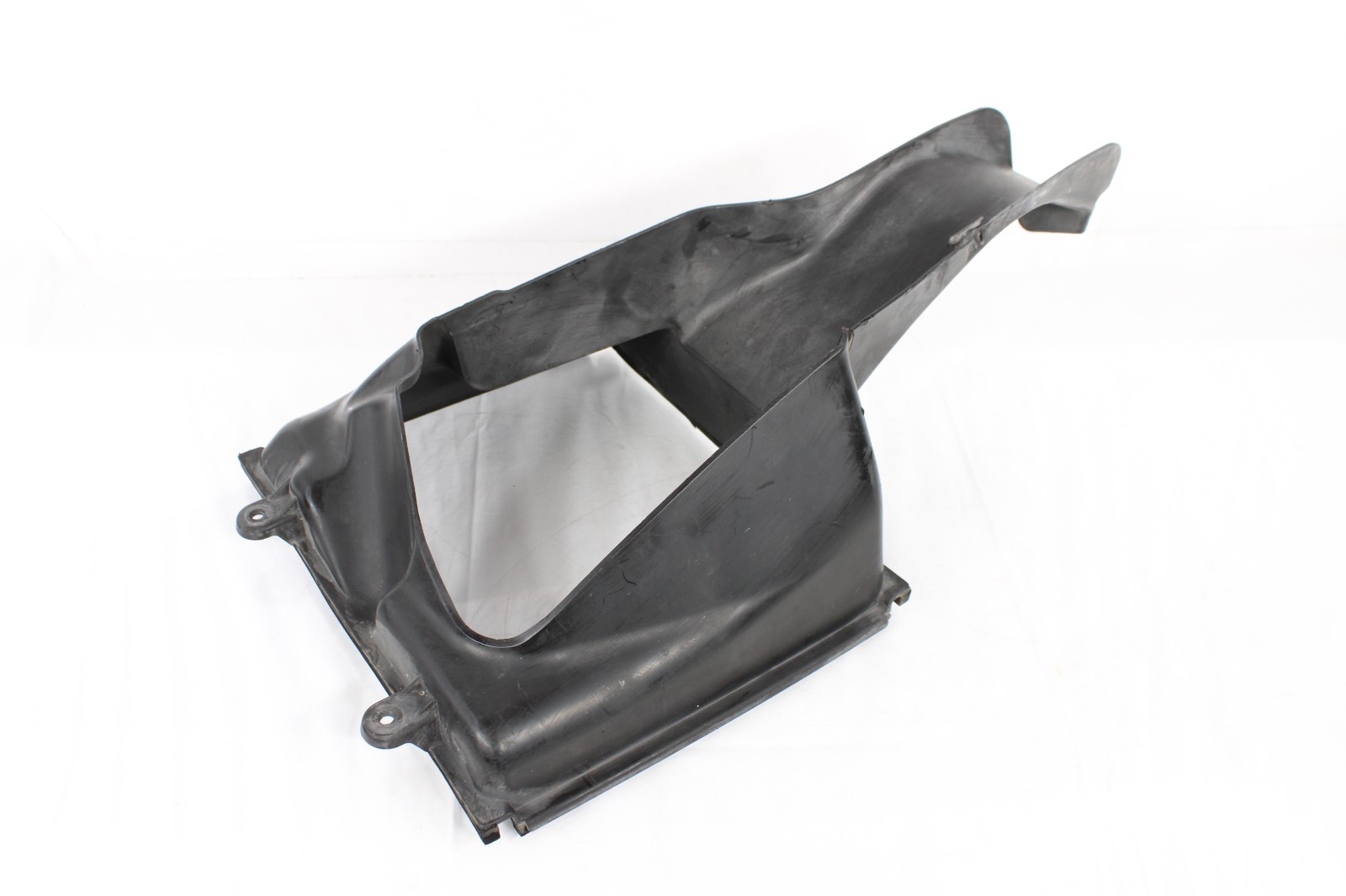 2014-2019 MASERATI GHIBLI M157 FRONT RIGHT SIDE INTERCOOLER AIR DUCT SHROUD OEM