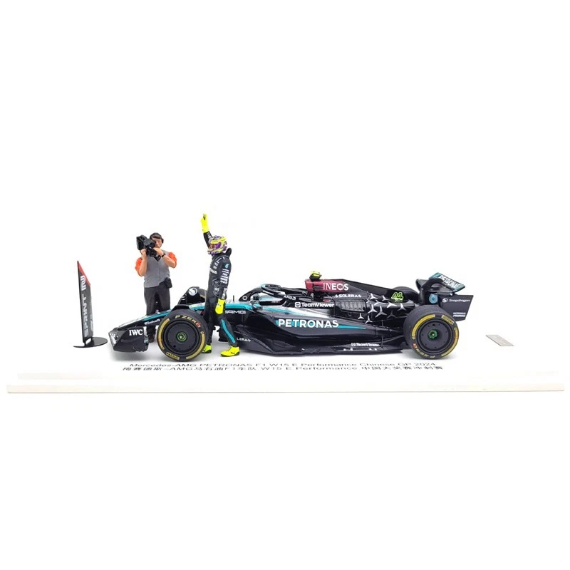 2024 Lewis Hamilton Mercedes-AMG F1 W15 GP cinese - 1/43 Spark Models - Immagine 3 di 4