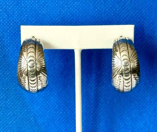Very Nice Thailand Silversmith Decorated Sterling Silver Semi Hoop Post Earrings