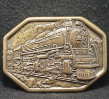 WK21116 VINTAGE 1970s  TRAIN ENGINE  RAILROAD ARTWORK MENS BRASS BELT BUCKLE