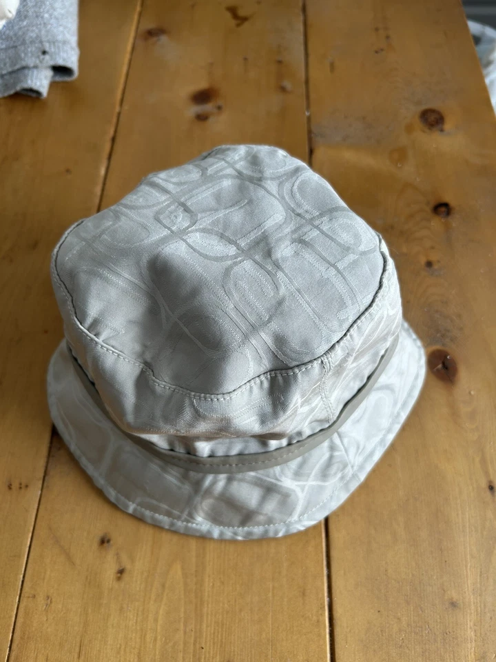 Sombrero de cubo Express Y2K Foto 2 de 4