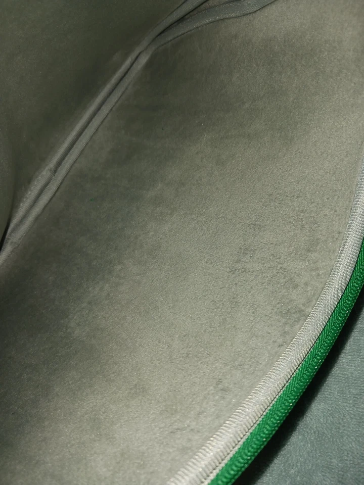 Macbook New Air 13" Crystal Case+Keyboard Cover+Zipper Case+Mini Case. New - Image 3 of 4