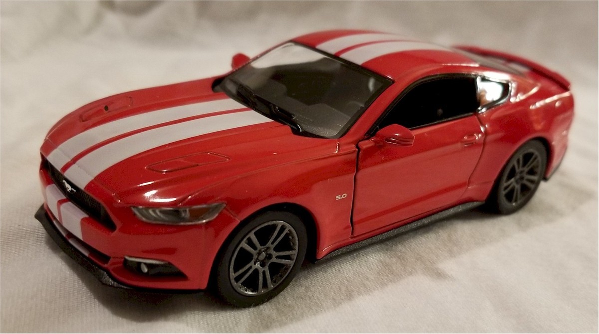 Kinsmart - 1:38 Scale Model 2015 Ford Mustang GT Red (BBKT5386DFR
