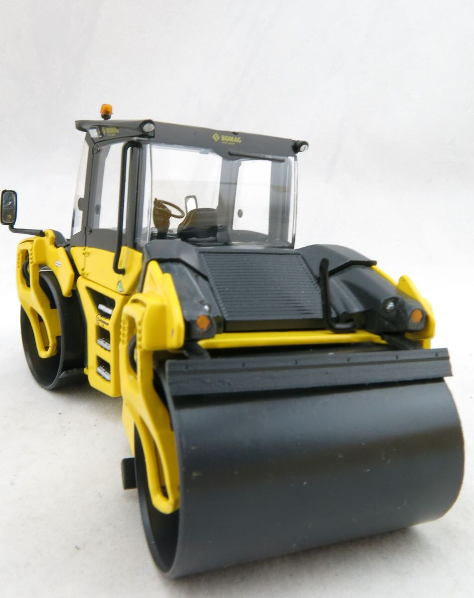 BOMAG BW27RH ミニカー 1:50スケール BOMAG BW27RH ミニカー 1:50スケール