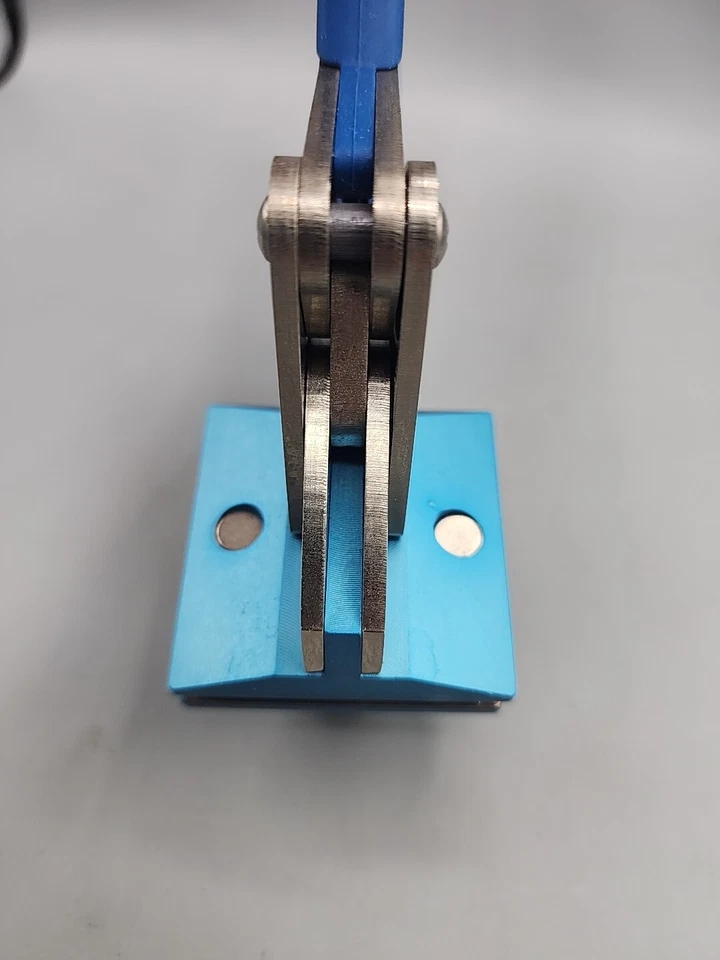 Sistema de troquelado personal QuicKutz herramienta de mano y base en caja Foto 4 de 4