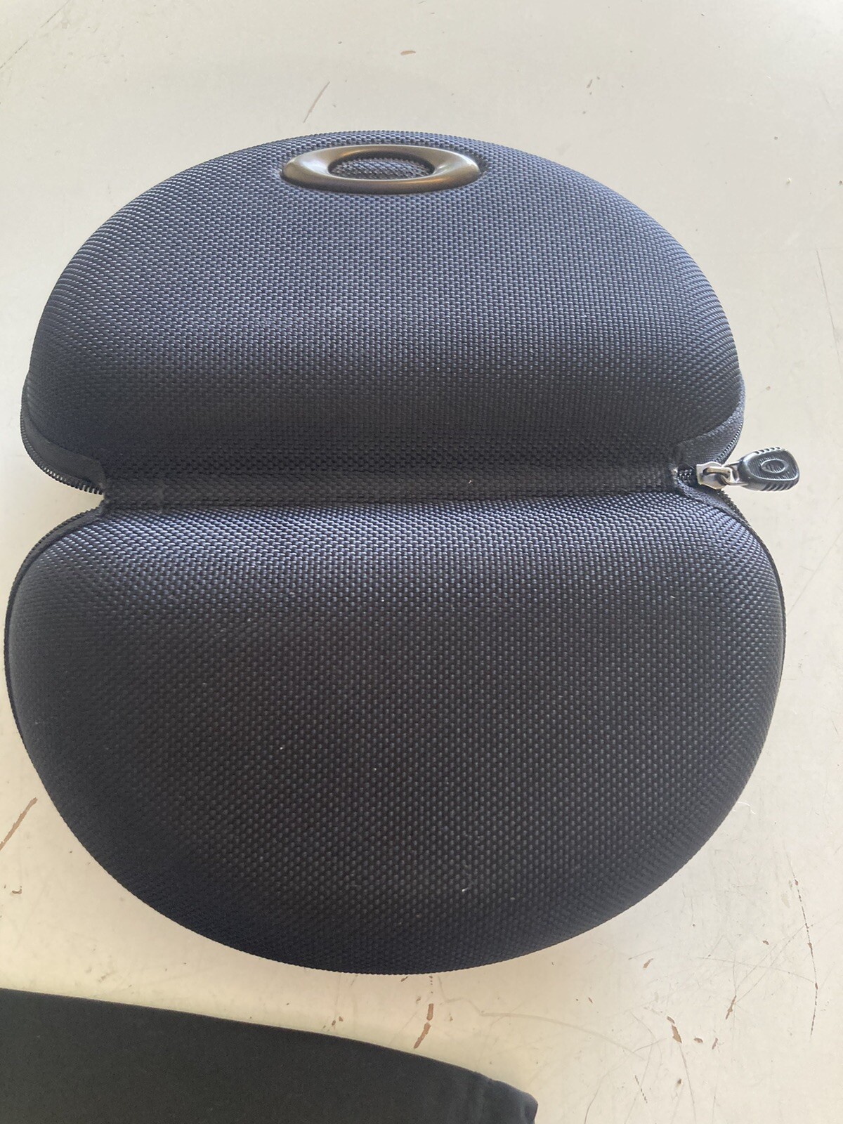 Oakley Replacement Clamshell Hard Shell Black Sun… - image 9