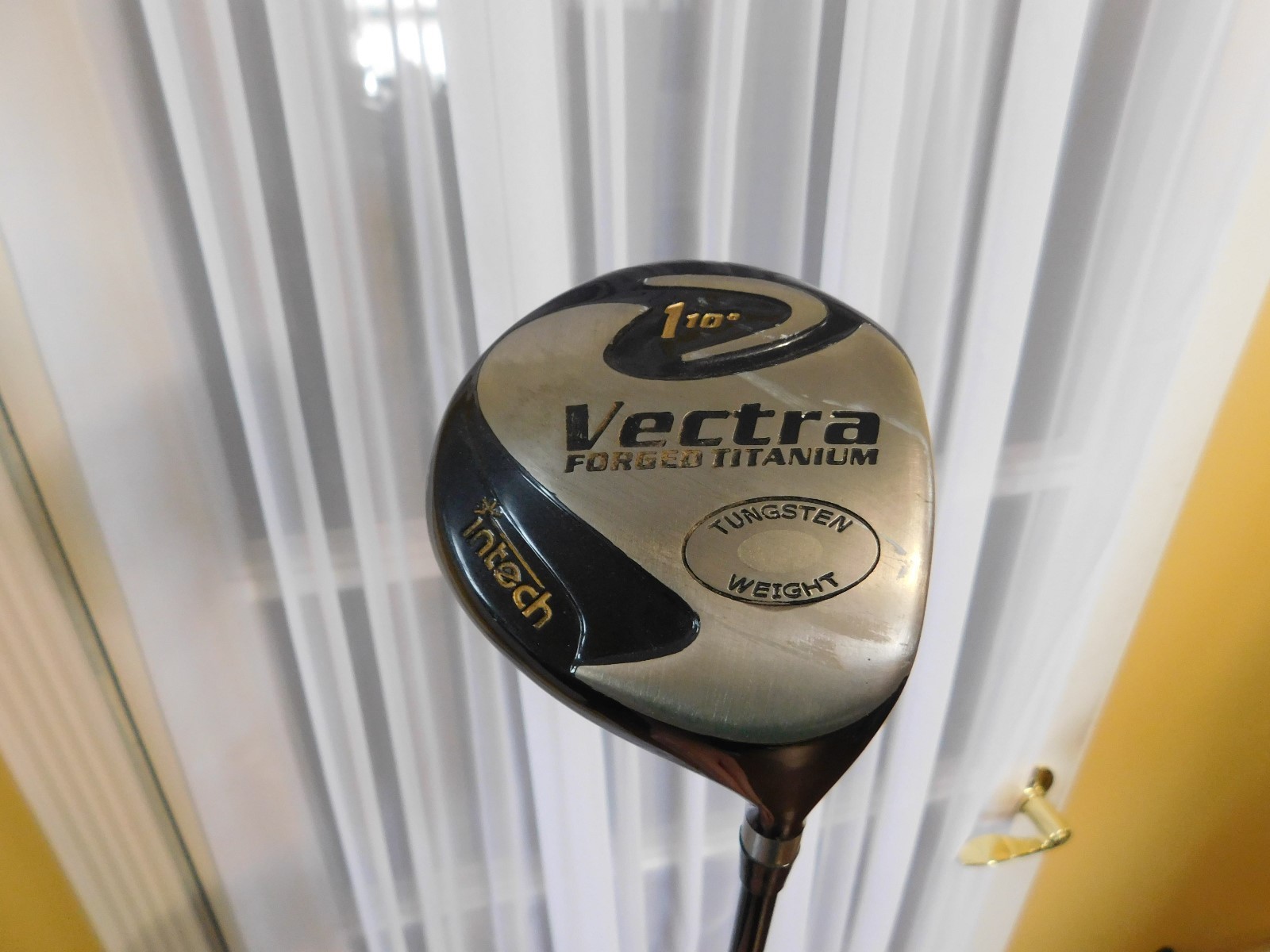 Right Handed Intech Vectra 10 Degree Driver w/ Graphite Intermediate Flex Shaft