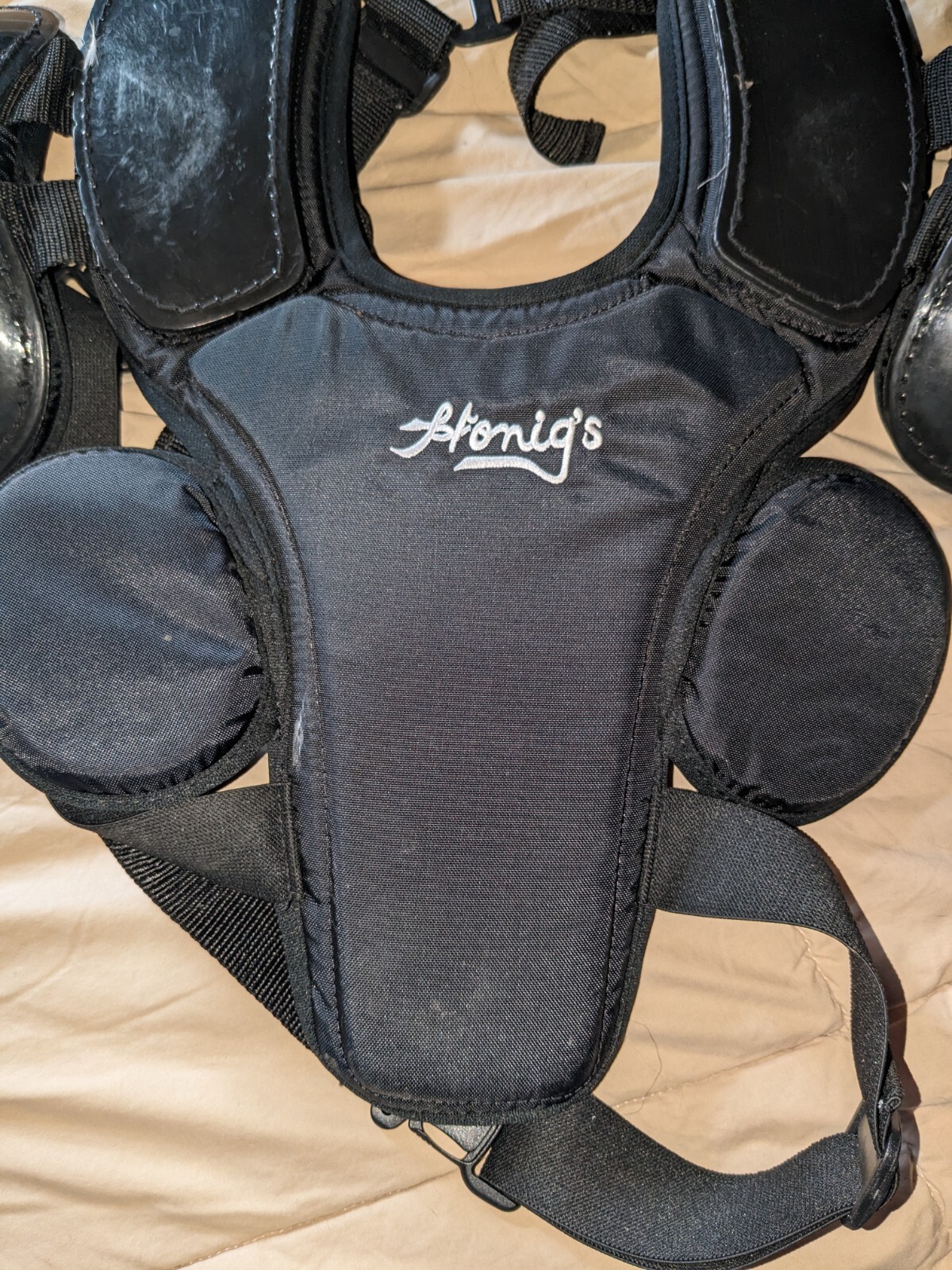 Honig Elite Chest Protector, European model! Shorter shoulder straps
