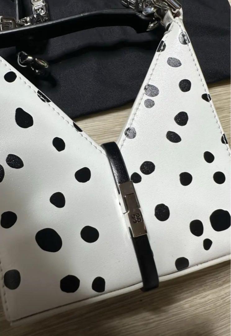新品】ジバンシイ ×ディズニー MICRO BAG WHITE/BLACK