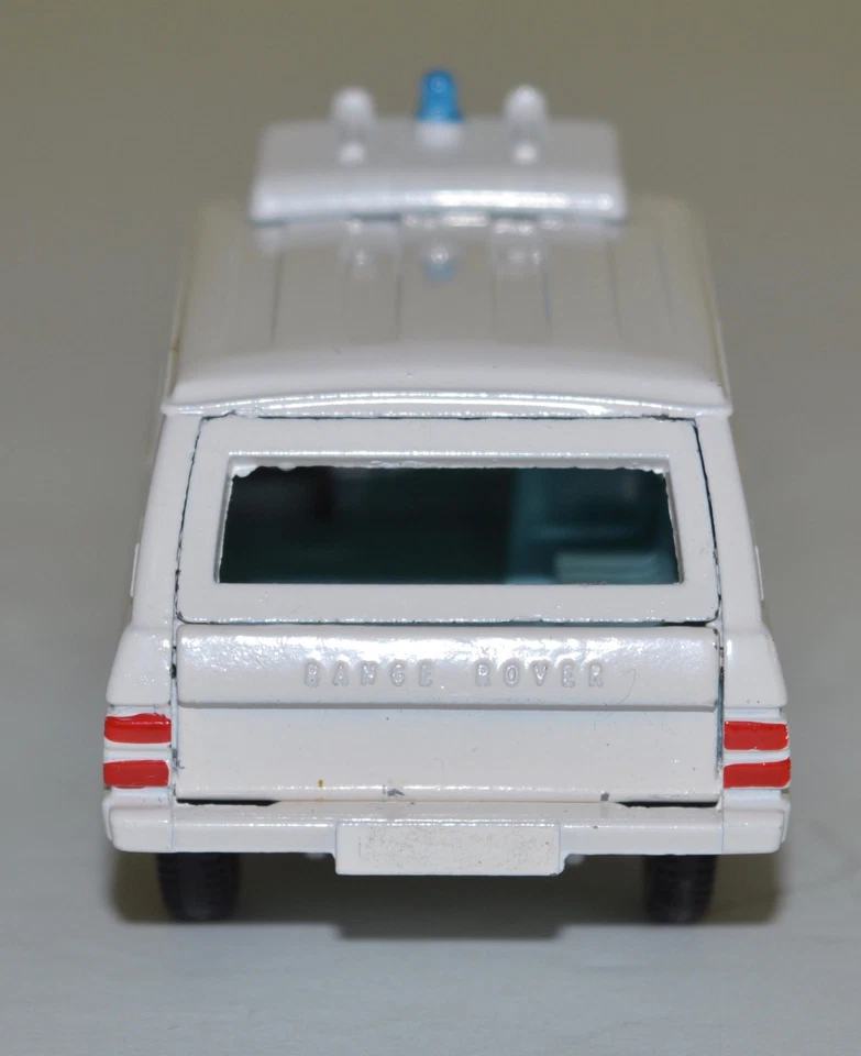 ENGLAND DINKY TOYS #268 RANGE ROVER AMBULANCE With Patient MINT IN BOX - Image 4 of 4
