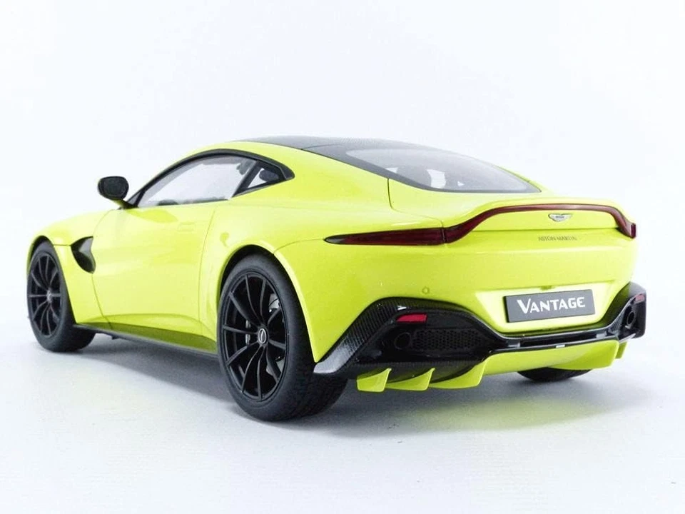 AUTOart 1/18 Aston Martin Vantage 2019 techo metálico verde lima/negro carbono 7 Foto 4 de 4