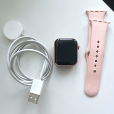 Apple Watch SE 40mm Gold Aluminium with official Apple Pink Silicone Band