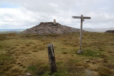 Foto A2 Die Spitze von Windy Gyle Russell's Cairn Die Regenflecken auf dem Len c2013