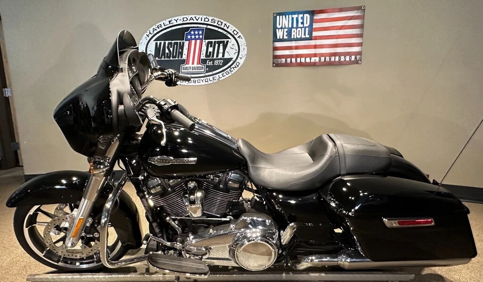 2022 Harley-Davidson Street Glide  - Image 3 of 4