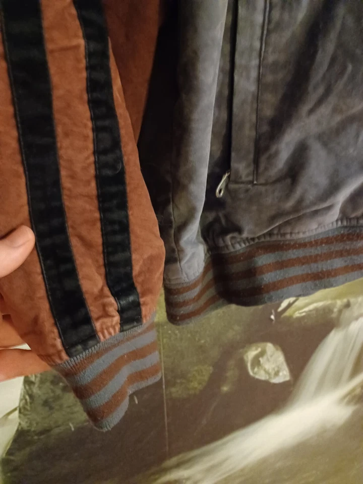 De colección Lacoste terciopelo/gamuza sintética para mujer negro/gris/marrón talla 4XL USADO EN EXCELENTE ESTADO 42 con capucha Foto 3 de 4