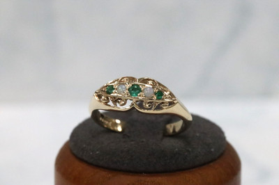 Ring 9 kt Gelbgold Smaragd & Opal - Größe O - UK Punze