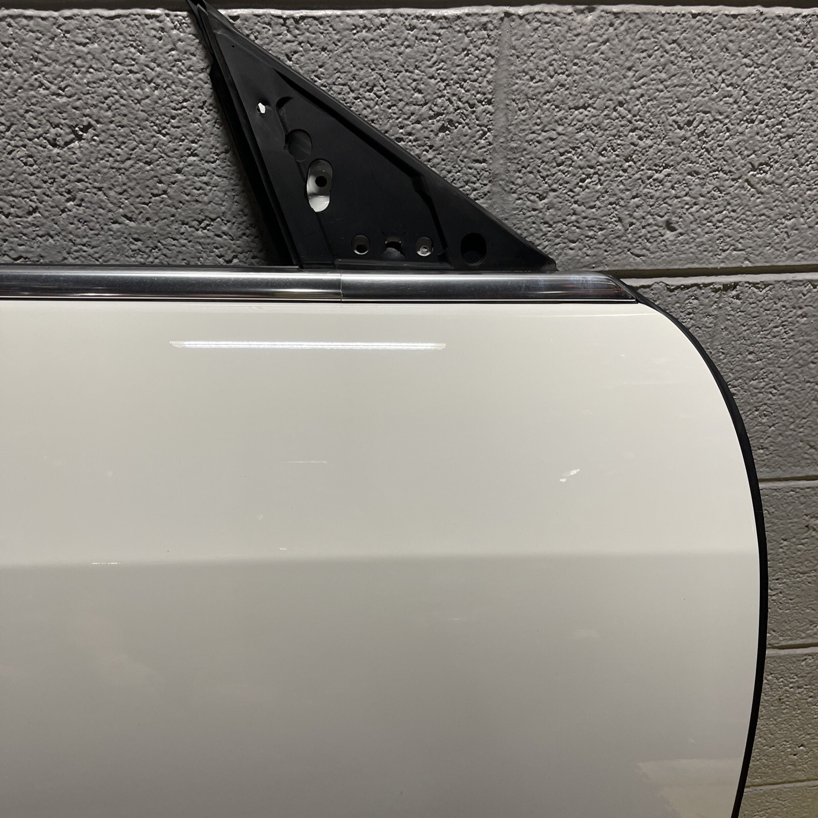 2017-2024 Maserati Levante M161 Front Right Door White Assembly OEM *NOTE