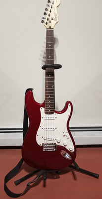Squier by Fender Affinity Series Strat Electric Guitar Candy Apple Red w/ Stand