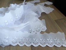 Madaira Spitze glänzend bestickt viele Spitzen Borte Reste Konvolut weiß B