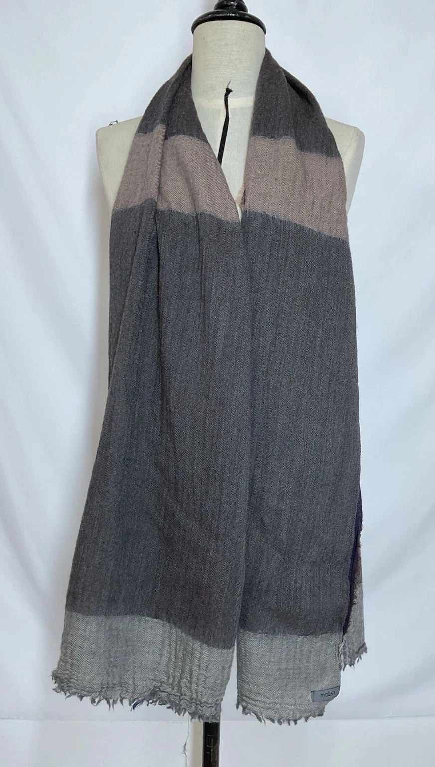 MO 851 unisex Wool Gray Outdoor Casual Scarf W Striped Edges 79"/23" M.in.italy
Opens in a new windo