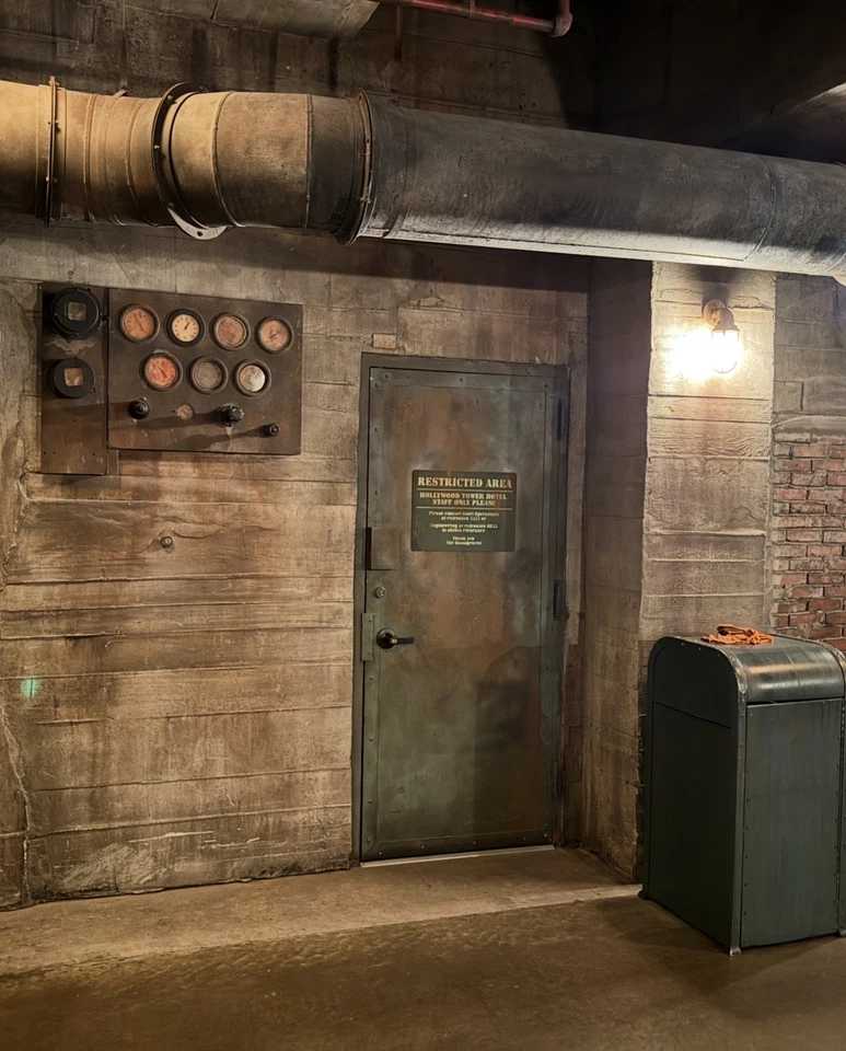 Disney MGM Studios Twilight Zone Torre del Terror letrero utilería Foto 2 de 2