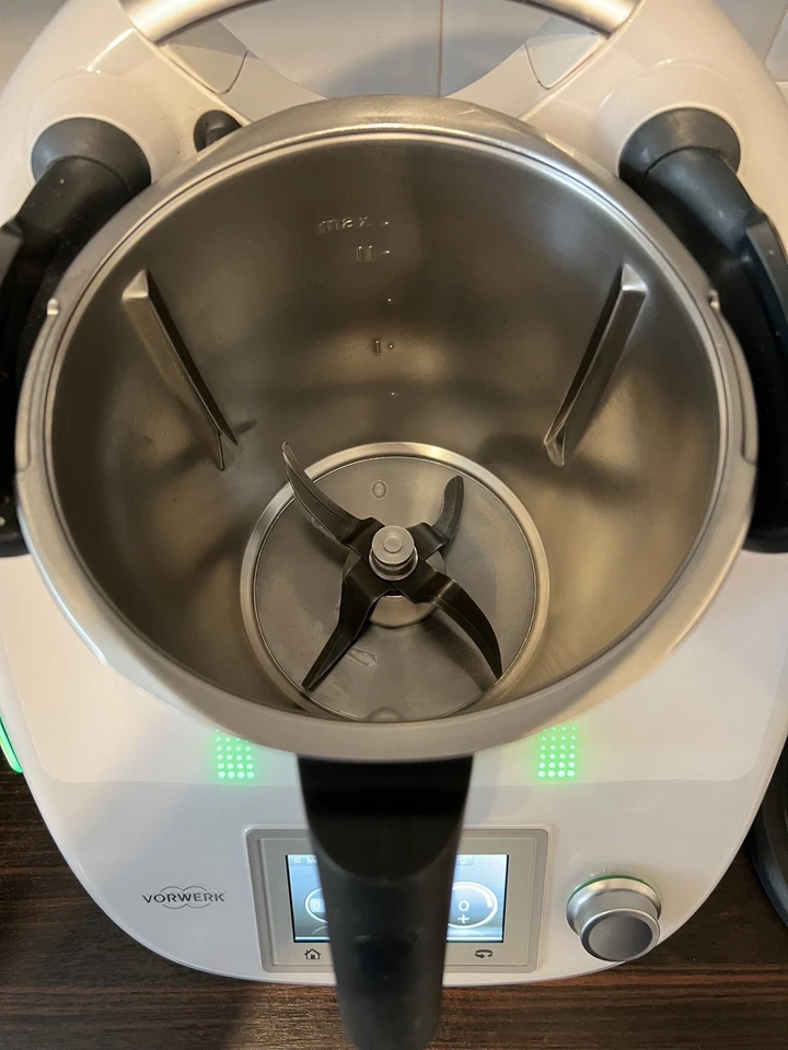 Vorwerk Thermomix TM5 Multicooker Food Processor With Cook Key and Travel Bag - Image 4 of 4